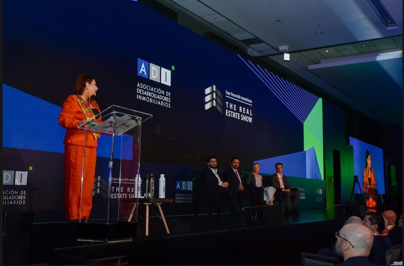 Clara Brugada, Jefa de Gobierno de la CDMX, en su participación en The Real Estate Show