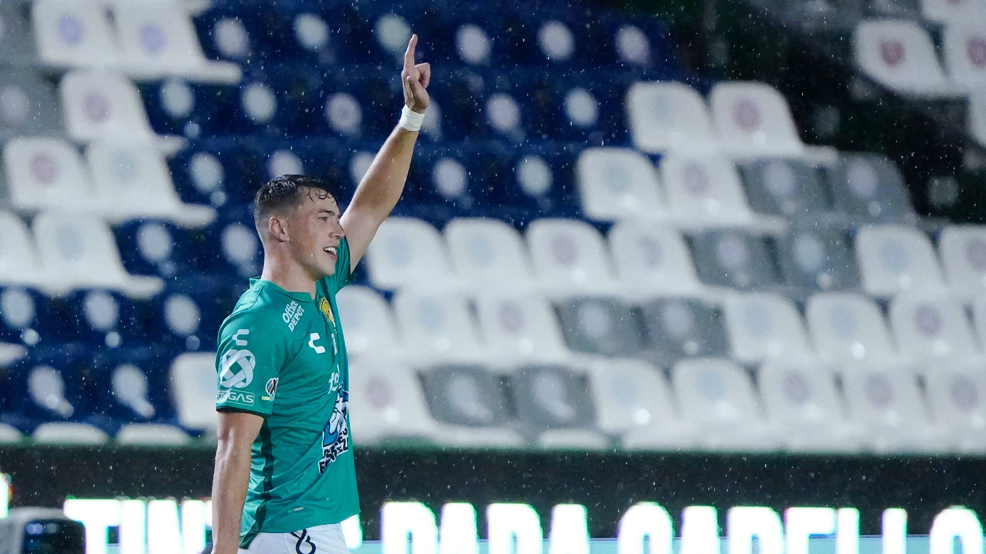Federico Viñas se estrenó como goleador de León.