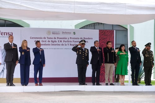 Lemus asiste a la toma de protesta del nuevo comandante interino de la V Región Militar