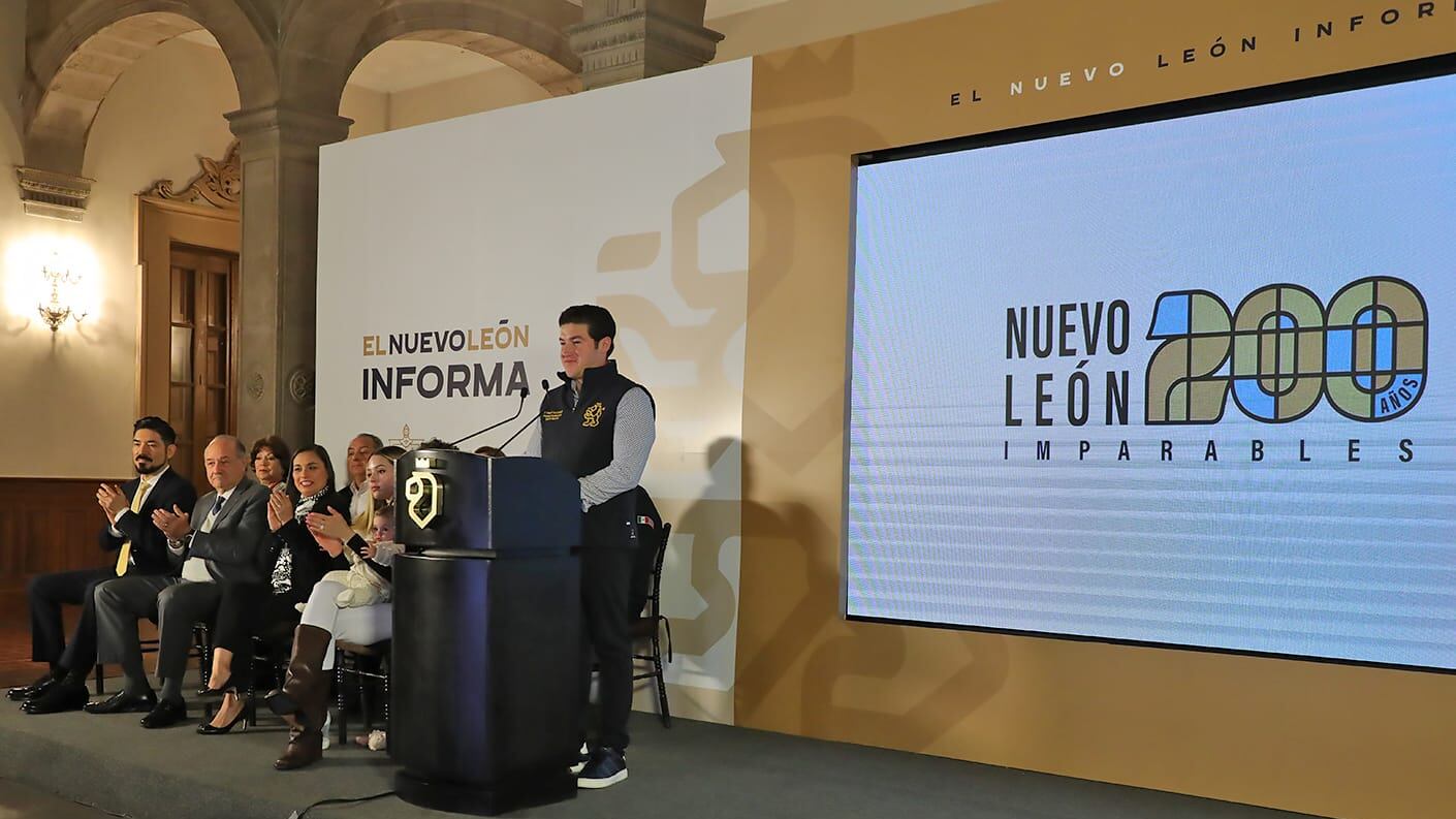 La marca recoge los colores de los atardeceres de Nuevo León con colores azul, amarillo y anaranjado.