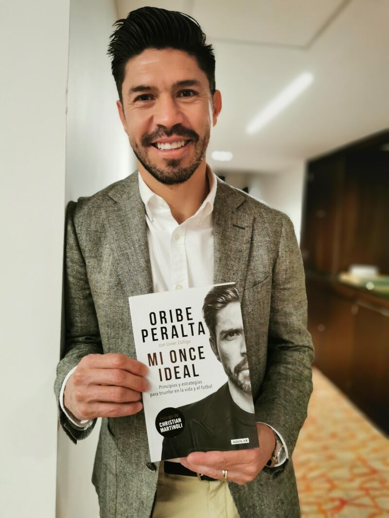 Presentó su libro en la Feria Internacional del Libro de Guadalajara.
