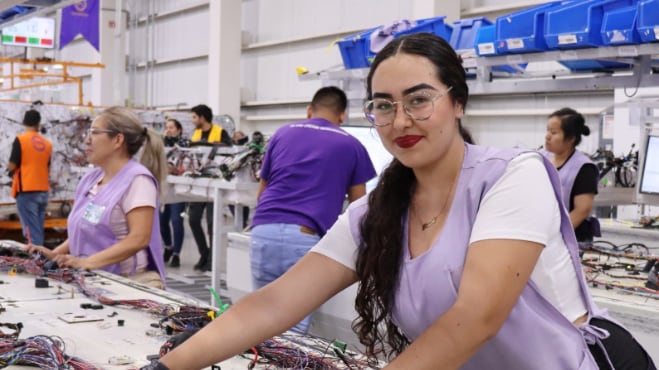 En la antesala del Día Naranja, datos muestran que menos de la mitad de las mujeres participan en el mercado laboral.