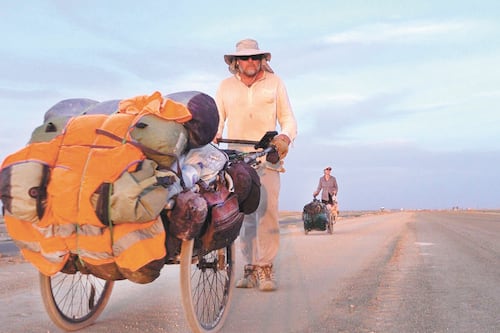 Un británico lleva casi 30 años recorriendo el mundo a pie