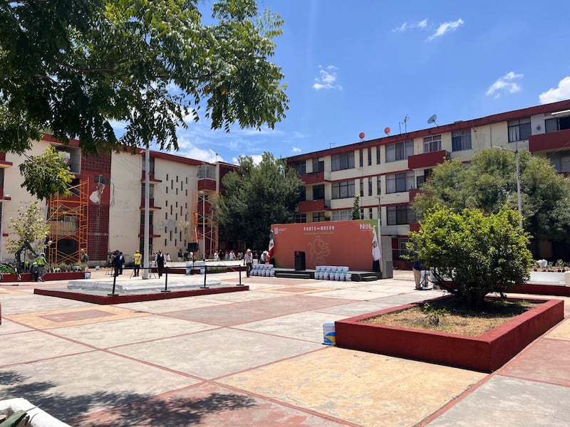 Los condominios se inauguraron en 1964.