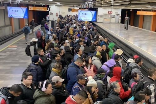 Metro CDMX presenta servicio lento en hora pico: quejas en Pantitlán y líneas 2, 7 y 12