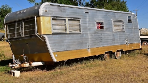 Tiroteo en casa rodante deja cuatro muertos.