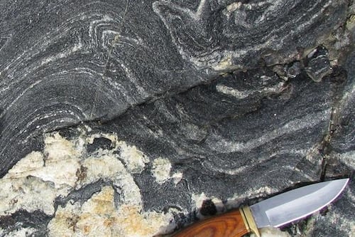 Científicos dicen haber encontrado unas rocas que podrían ser las más antiguas halladas en la Tierra
