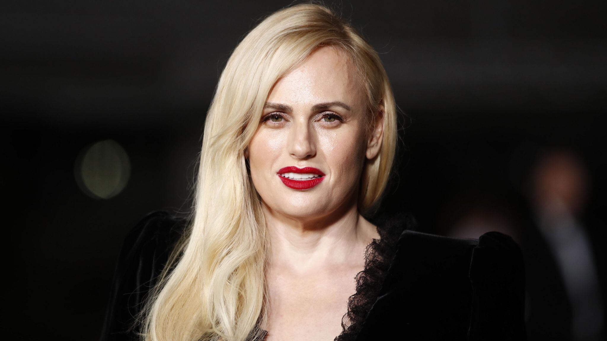 Rebel Wilson agradece ‘bela barriga de aluguel’ por dar à luz seu primeiro bebê