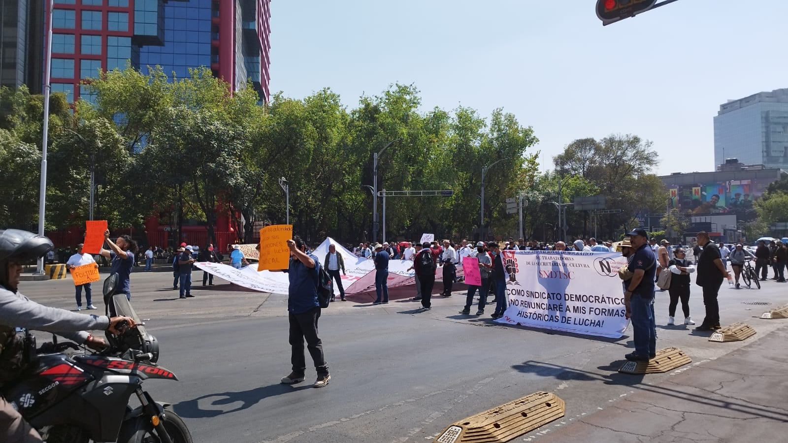 CDMX: Bloqueo en Paseo de la Reforma afectó servicio L1 Metrobus