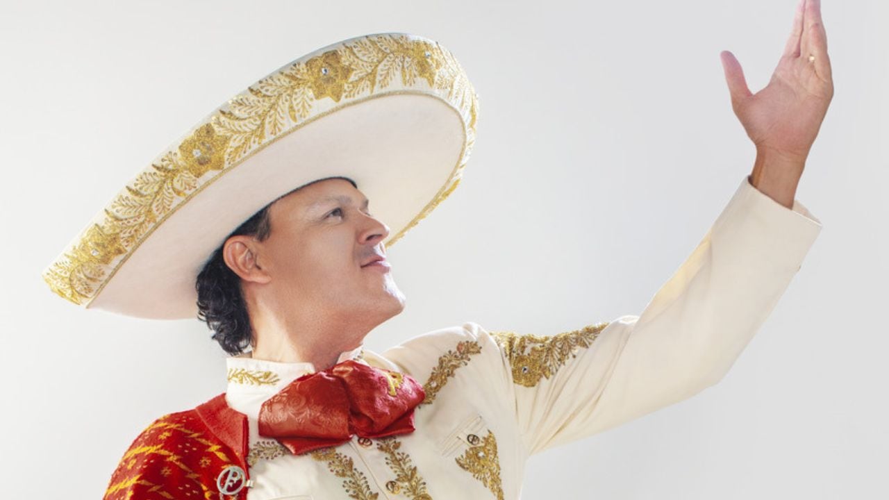 Pedro Fernández le da un giro a su carrera con nuevo álbum y nuevo equipo de trabajo