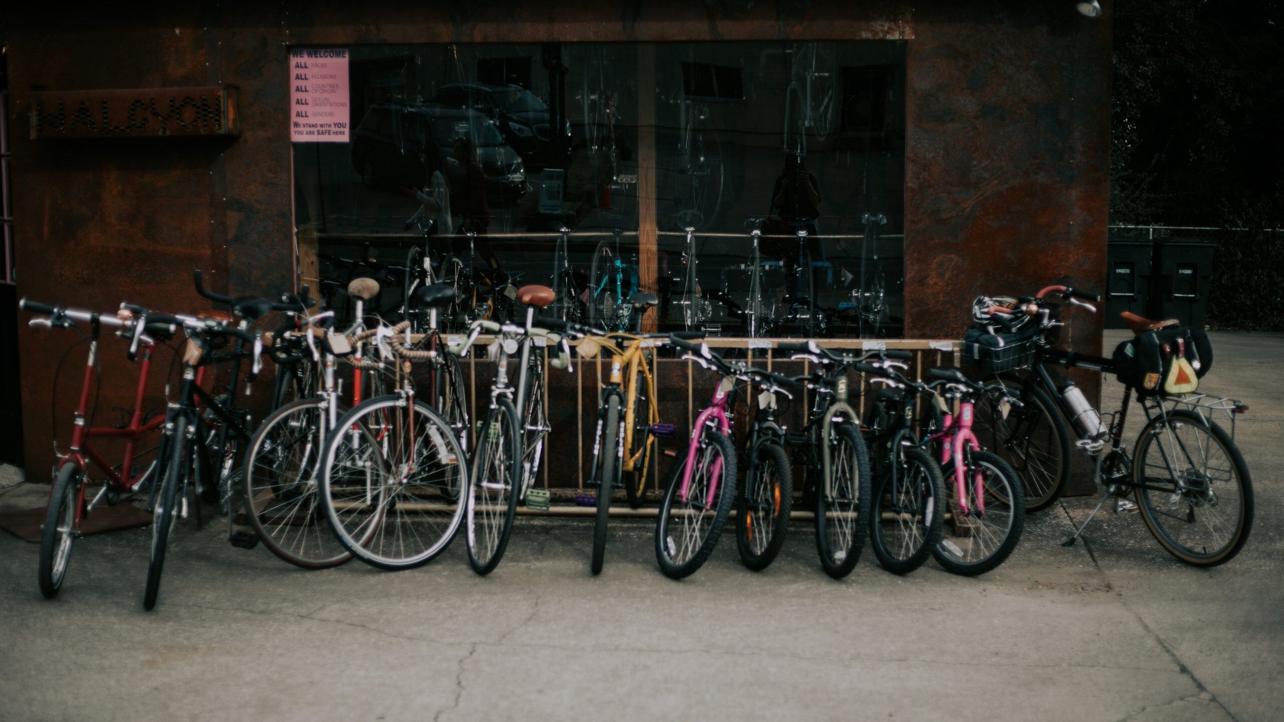 Homem considerado ‘maior ladrão de bicicletas do mundo’ é desmascarado