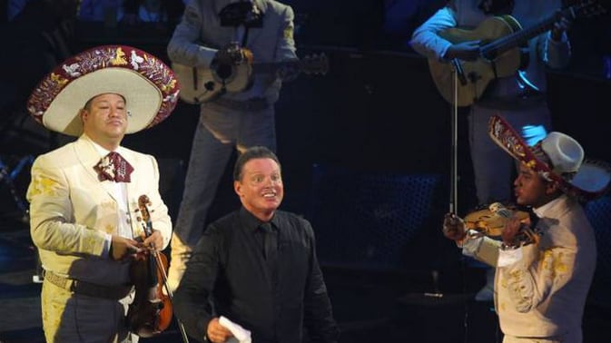 A casi 10 años del debut del cantante en un palenque.