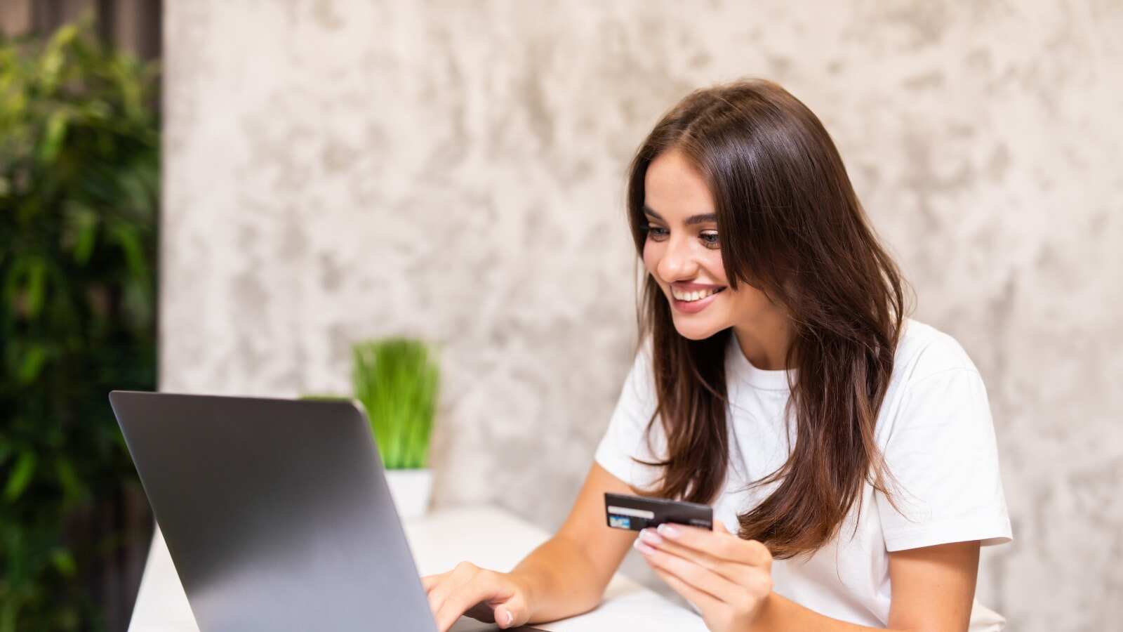 El Hot Sale se lleva a cabo del 29 de mayo al 6 de junio y, para no corre riesgos, debes cuidarte del robo de datos, filtración de cuentas bancarias y cargos no reconocidos.