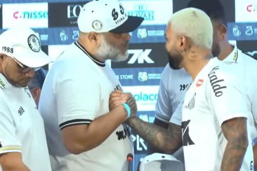 Aficionados del Santos de Brasil amenazan a Gabigol en plena presentación: Video