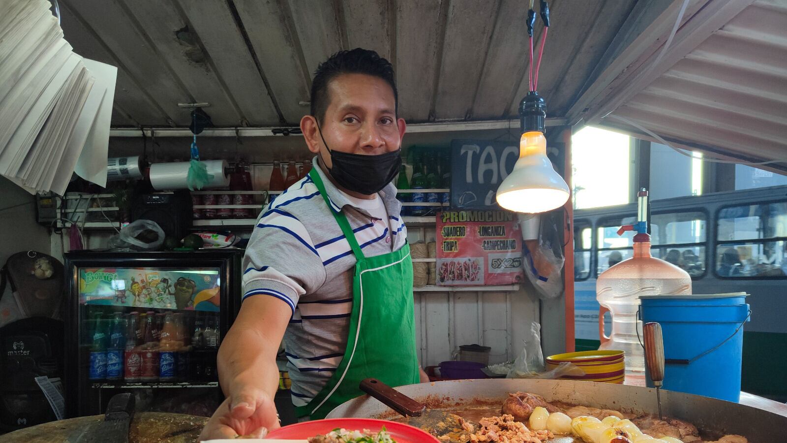 Hasta los esquites, elotes y pambazos reportan incrementos de 50% en su precio y cuentas de 150 a 200 pesos por un consumo sin refresco ni postre.