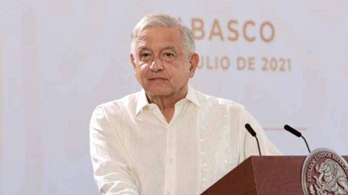 Andrés Manuel López Obrador durante su conferencia de prensa matutina en Tabasco