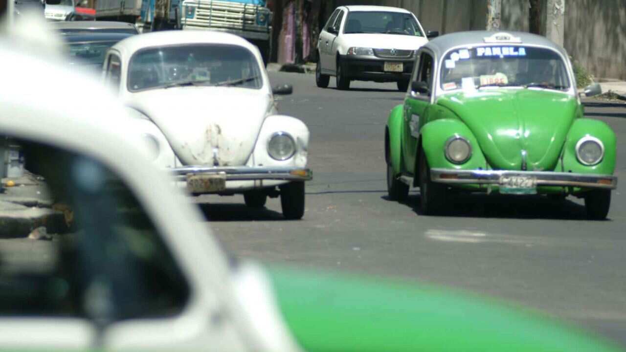 GCDMX anuncia regulación de vochos que prestan servido de taxi en Cuautepec. Foto: Cuartoscuro