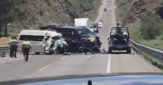 Tragedia en Oaxaca: brutal choque entre camionetas deja sin vida a varias personas