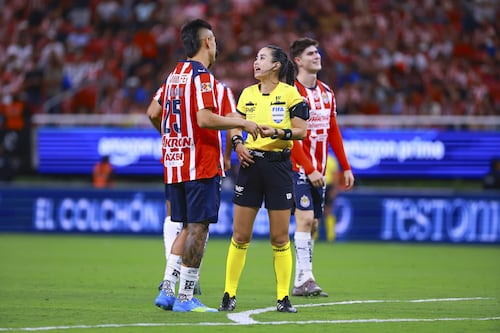 Katia Itzel García en la polémica tras anular penal que le pudo dar el liderato a Chivas