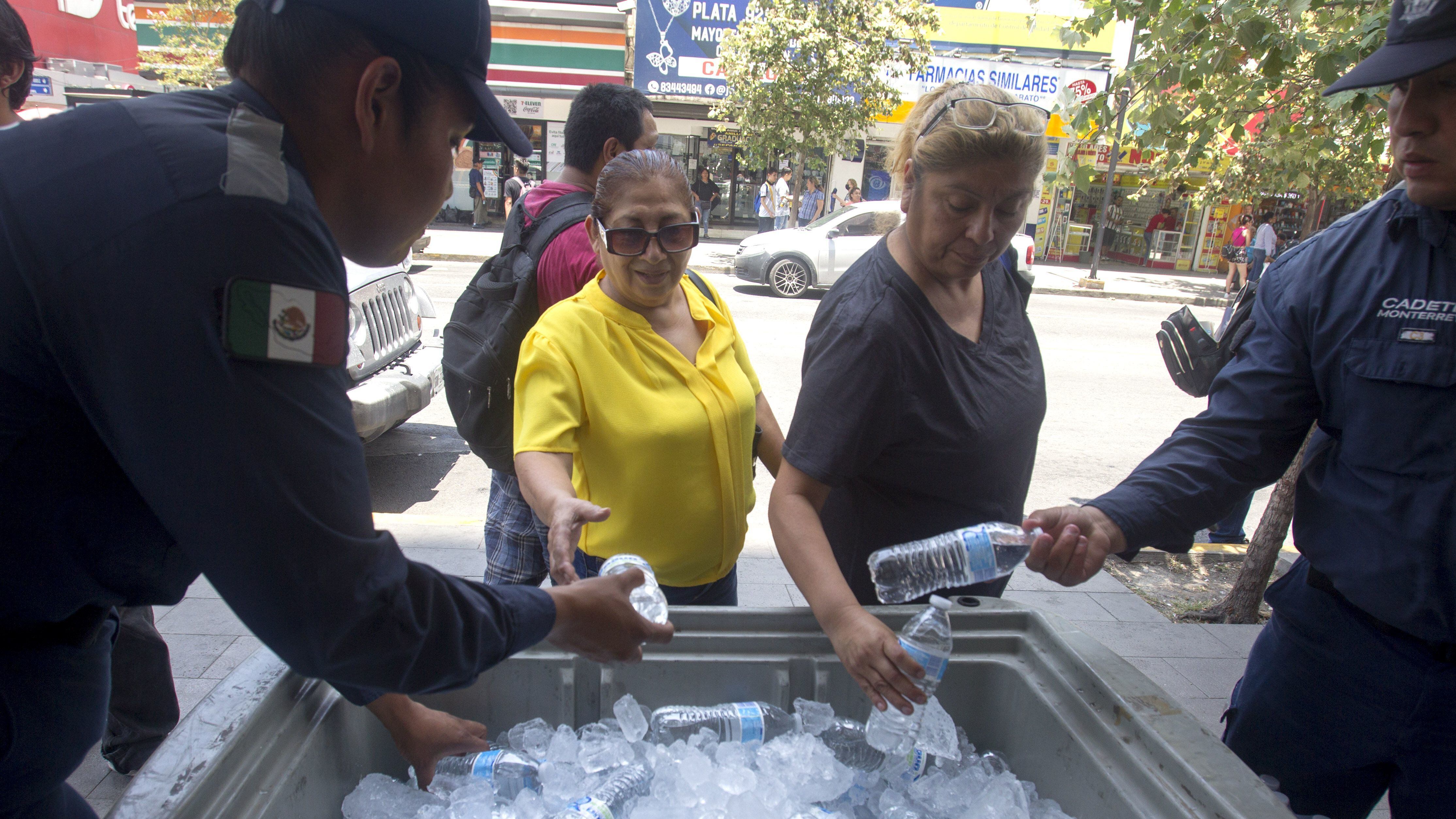 Se instalarán centros de hidratación en el centro de la ciudad donde se repatirán más de 20 mil litros de agua.