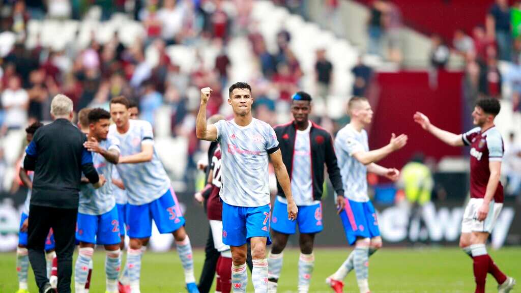Manchester United y Chelsea alcanzan la cima de la Premier League