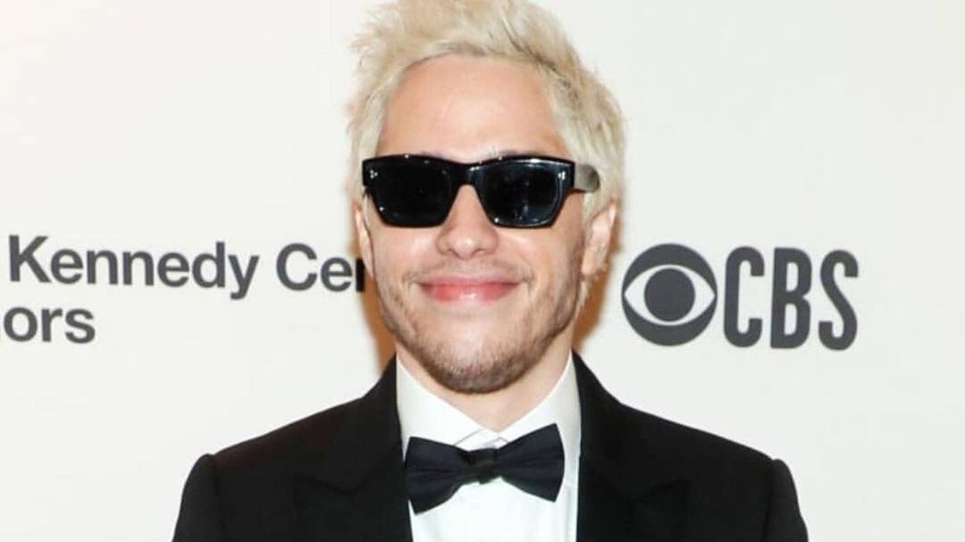 El novio de Kim Kardashian, Pete Davidson, durante una parodia en el programa que el único que se estaba divirtiendo en la Tierra era él.