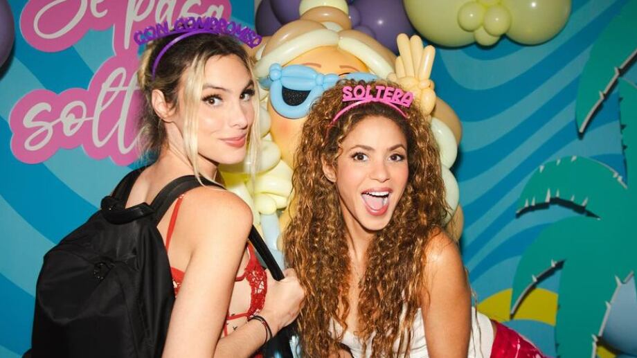 Shakira celebra fiesta de solteras con regalos, la mochila que entregó a Lele Pons.