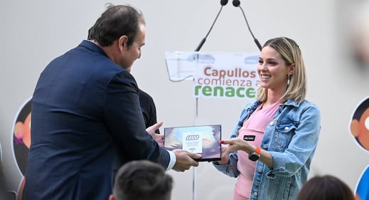 Mariana Rodríguez entrega villas Capullo Renace en Nuevo León.