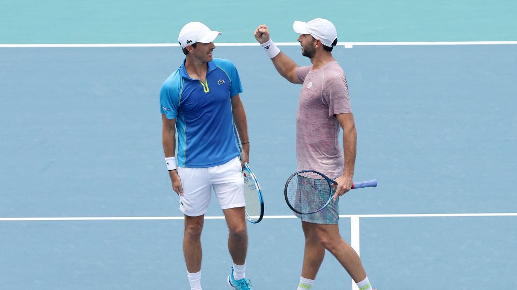 Santiago Giménez y Édouard Roger-Vasselin