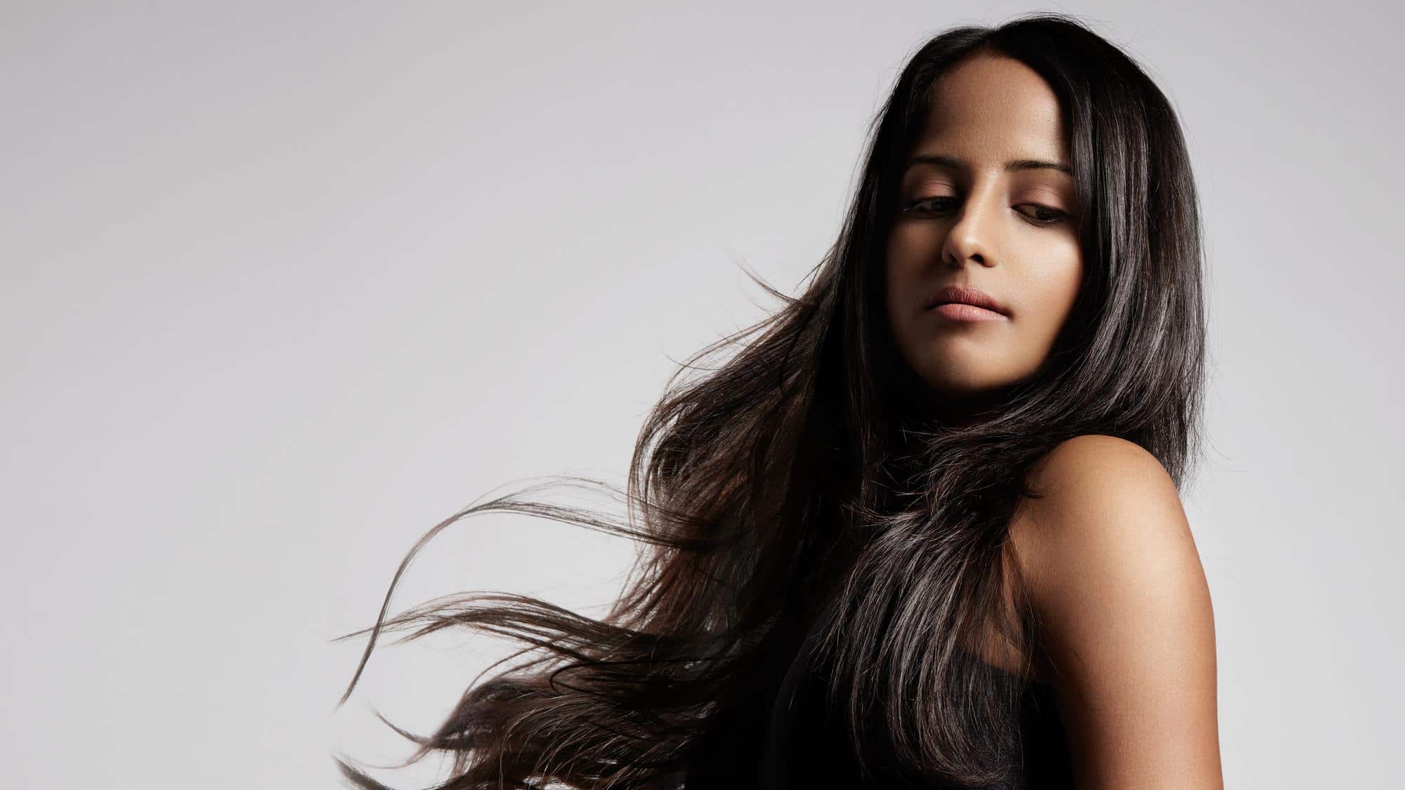 Azul Jaimes, diseñadora de imagen y estilista profesional, nos explica cómo el Detox Capilar lo revitaliza, combate la caída y potencia los beneficios de tratamientos veganos