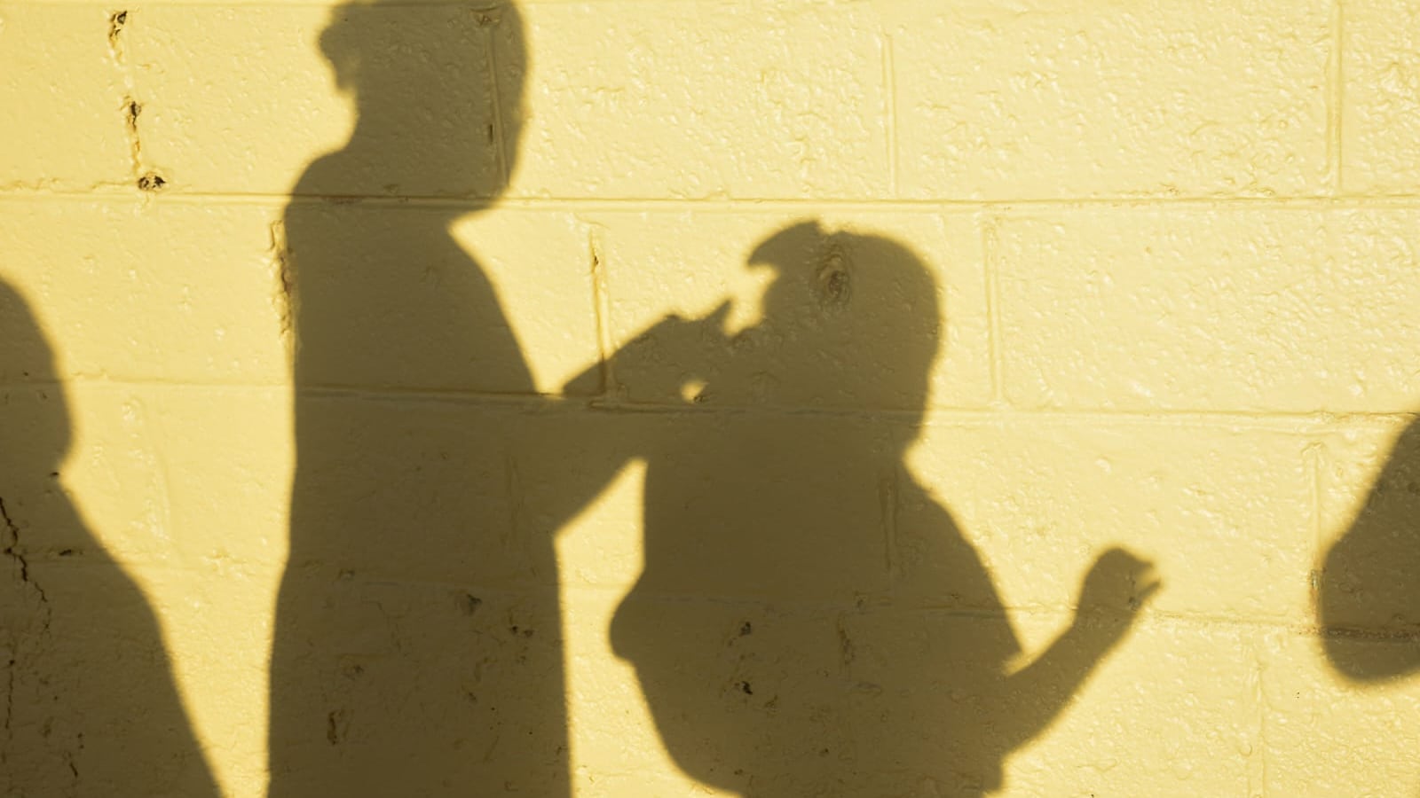 Adriana Dávila, presidenta de la Asociación de Padres de Familia, opinó que es bueno saber qué llevan los estudiantes entre sus cosas.