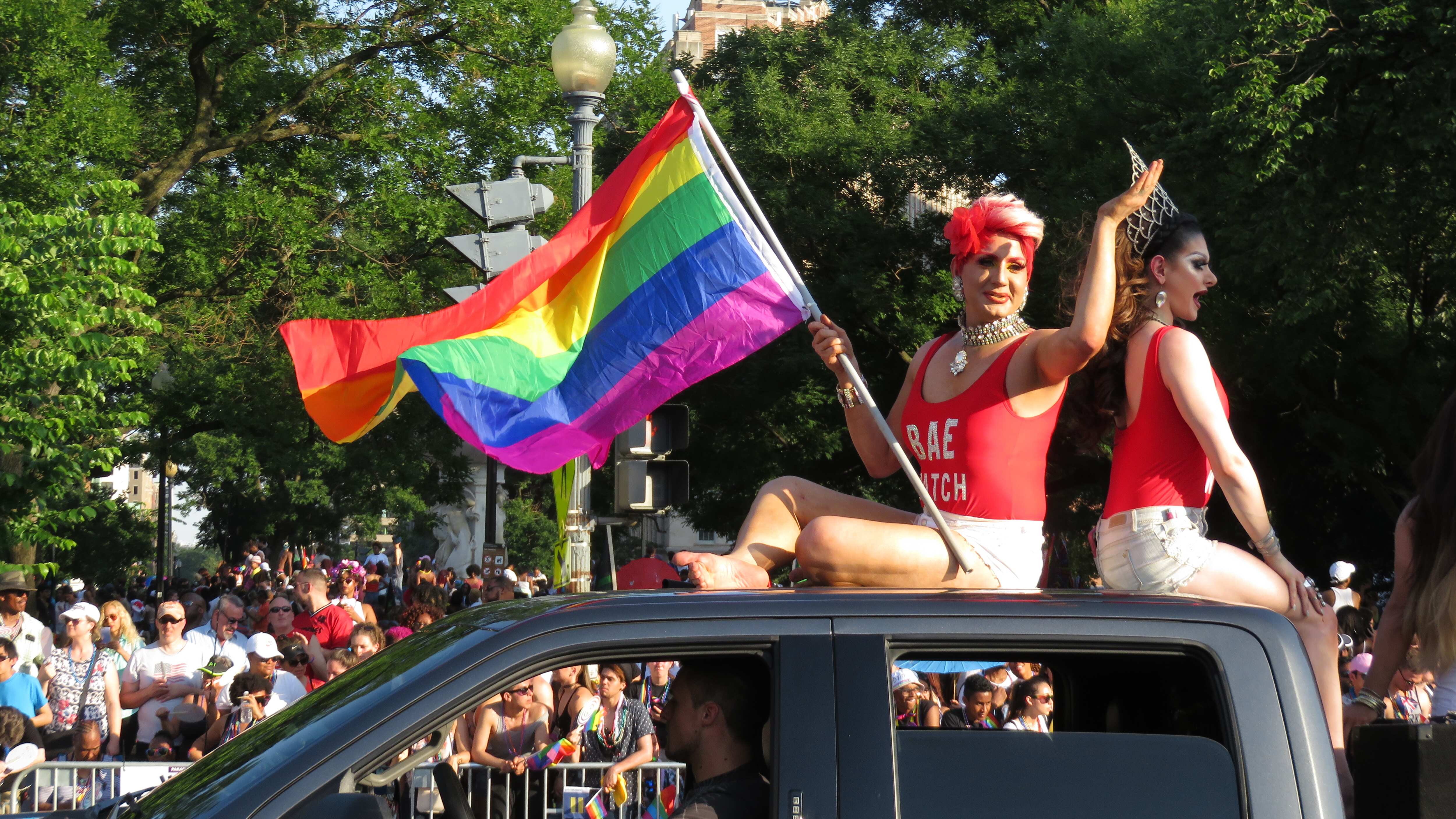 El Cabildo de San Nicolás acordó prohibir espectáculos de drags.