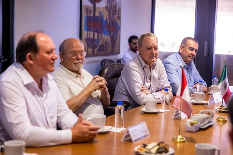 Rubén Rocha Moya se reúne con empresa minera Oroco Resources interesada en invertir más de mil 488 millones de dólares