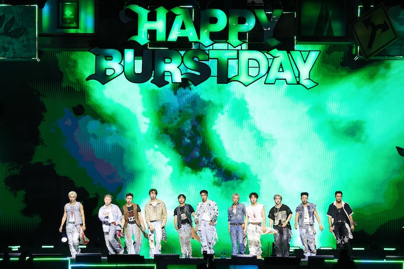 SEVENTEEN en su concierto en el Puente Jamsugyo