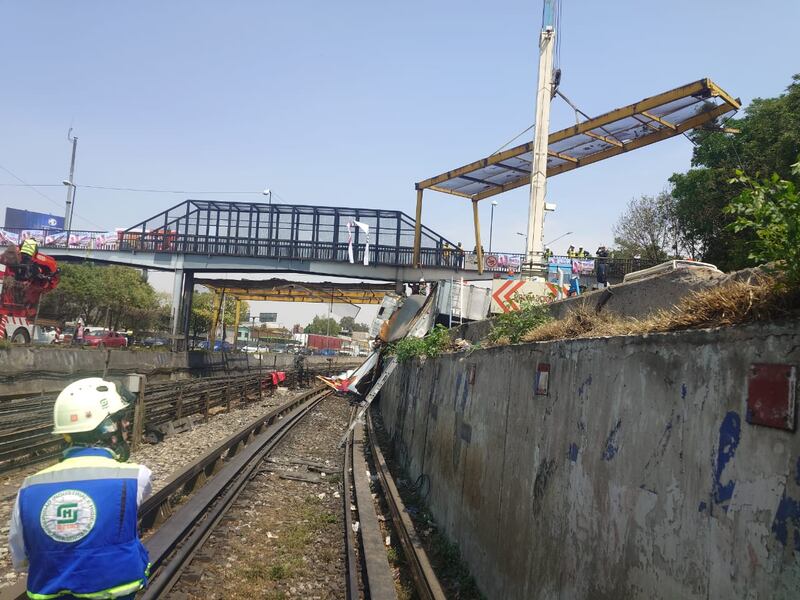 Trabajos en la Línea 5 del Metro para retirar tráiler y puente