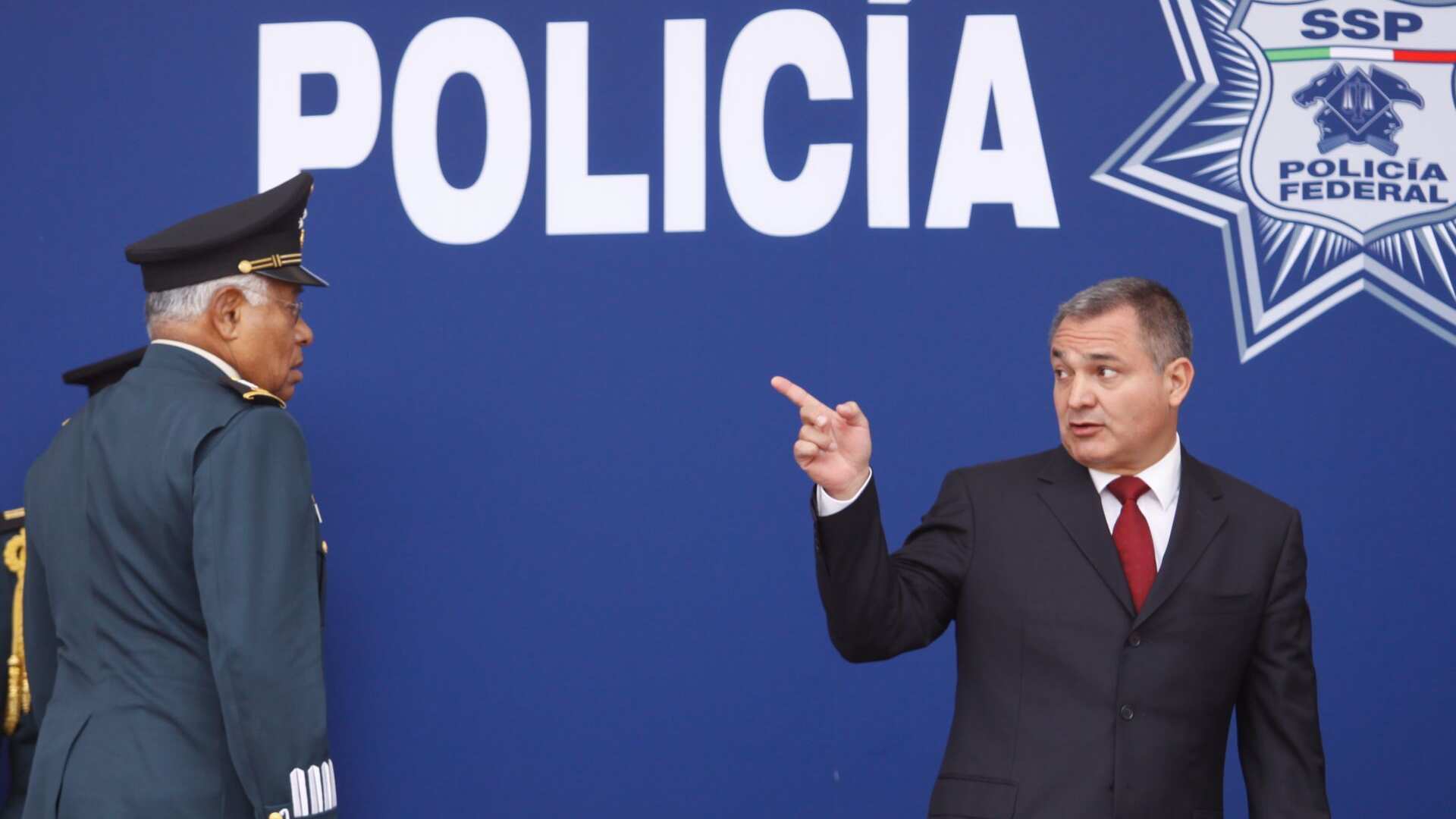 García Luna tuvo jugosos contratos con Cisen, Policía Federal, OADPRS y FGJ