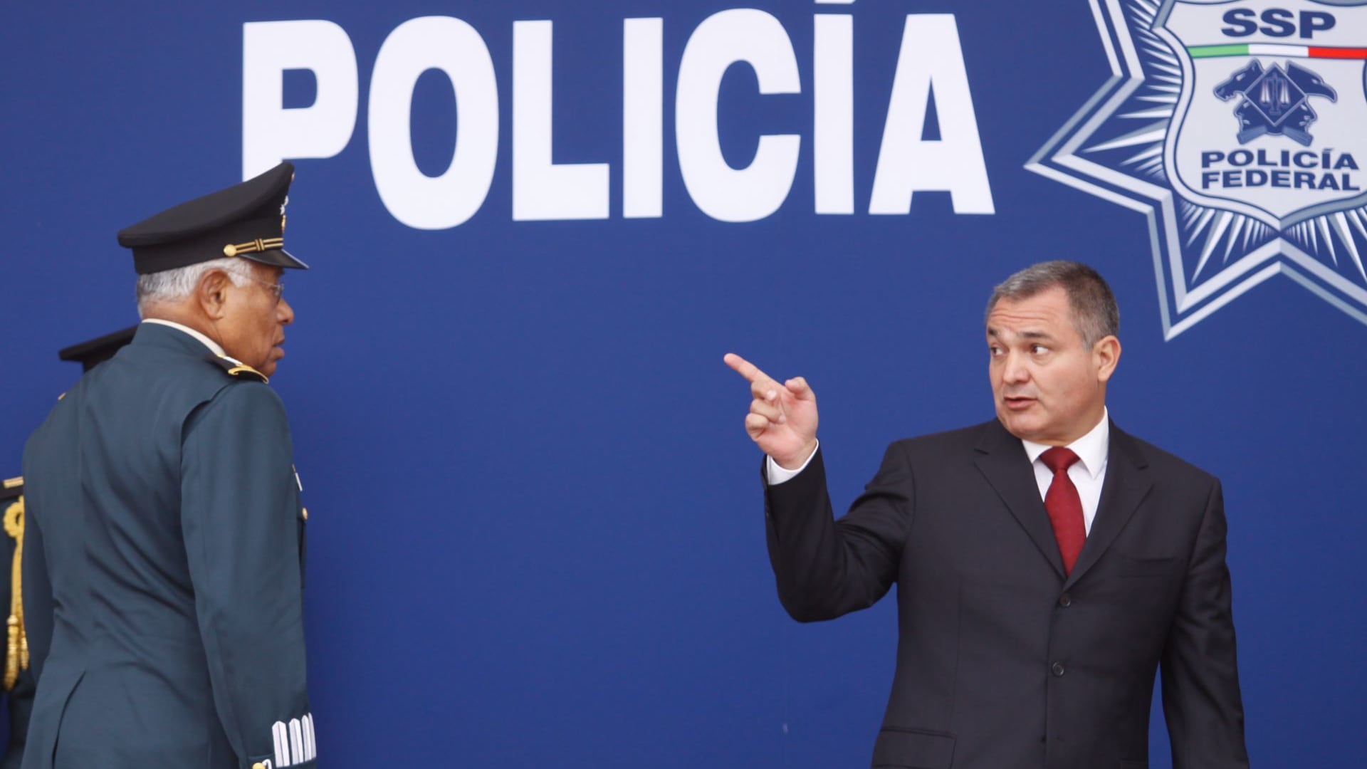 García Luna tuvo jugosos contratos con Cisen, Policía Federal, OADPRS y FGJ