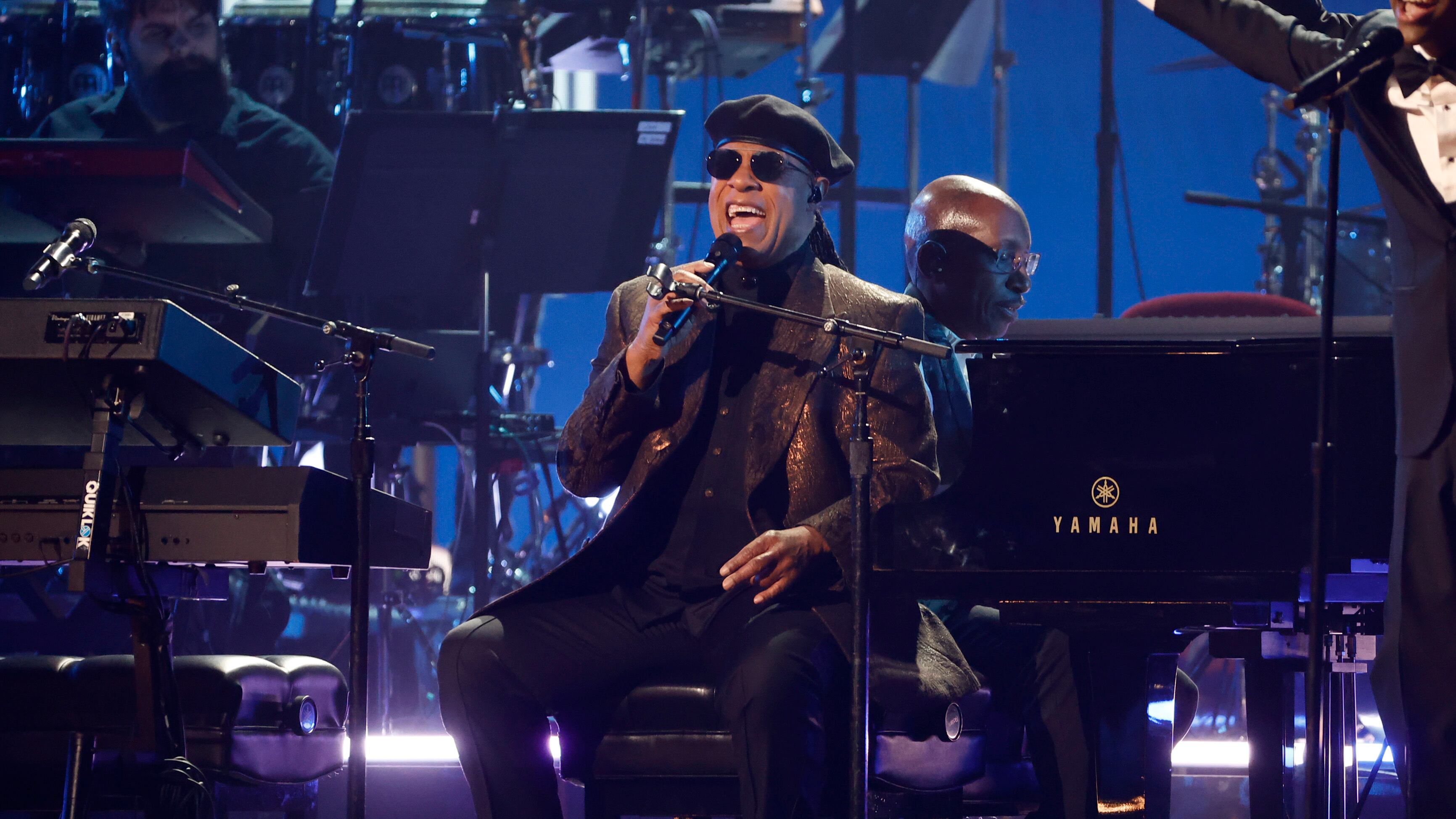 El legendario cantante ofreció una memorable presentación en los Grammy 2023.