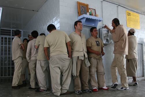 Cuidan a reclusos, reservan datos de extorsiones desde penales de CDMX