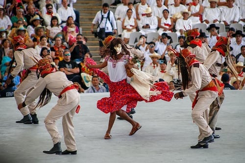 Deslumbra la majestuosidad de las culturas y tradiciones de los pueblos de Oaxaca en el Primer Lunes del Cerro