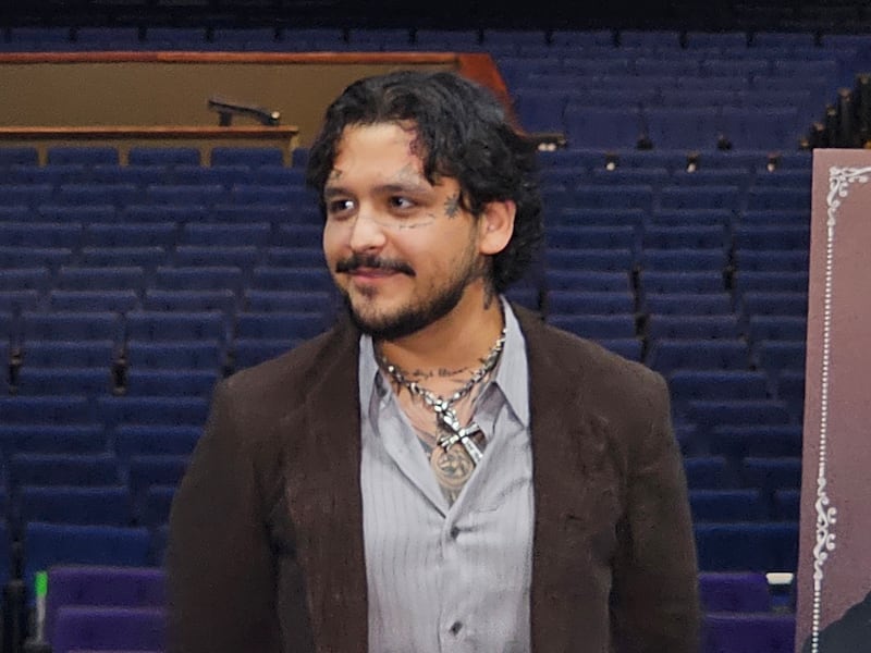 El cantante charló con la prensa