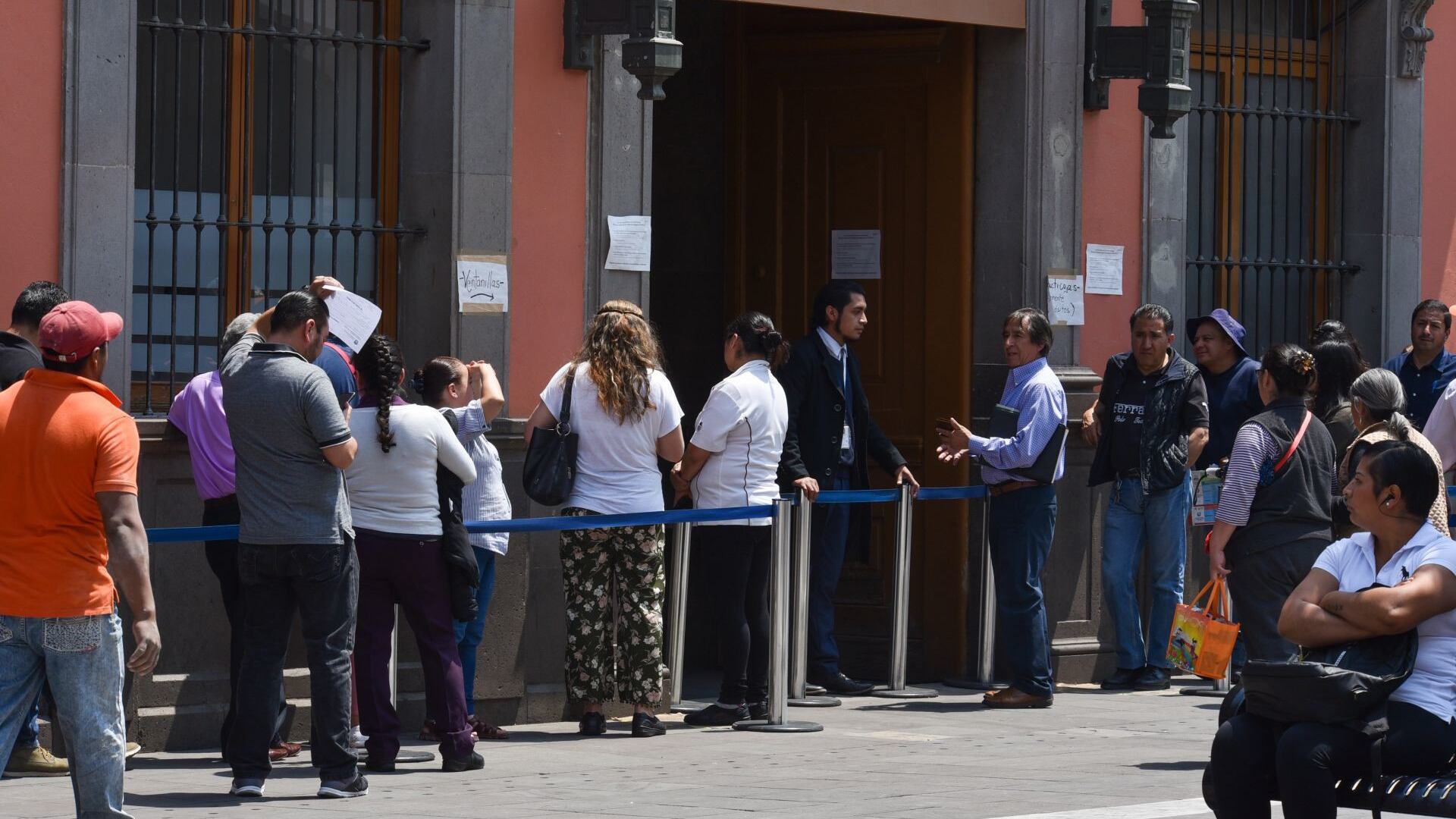 Más de la mitad de los mexicanos no tiene acceso a los servicios bancarios; apenas 49% puede solicitar un crédito.