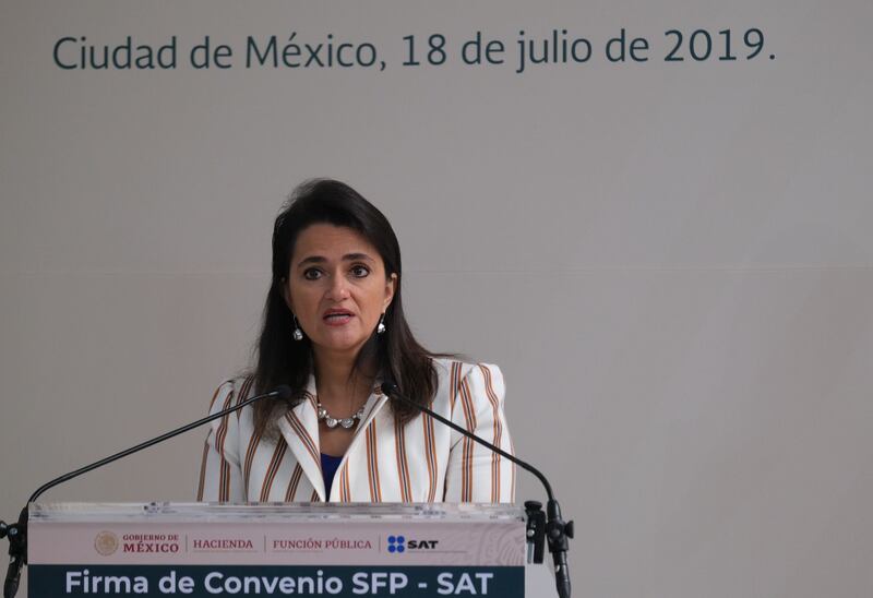 CIUDAD DE MÉXICO, 18JULIO2019.- Irma Erendira Sandoval, secretaria de Función Pública, durante la firma de convenio entre el SAT y la secretaría de la Función Pública, el cual será un intercambio de  información para investigar las obligaciones fiscales de los funcionarios, contratistas y proveedores para detectar movimientos de corrupción, el acto se realizó en las instalaciones del SAT.