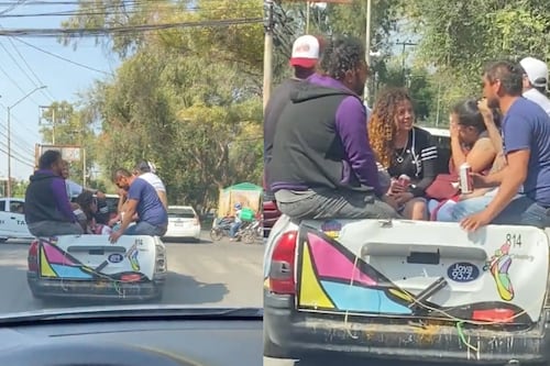 Captan a trabajadores de limpieza bebiendo cerveza sobre un vehículo oficial en Tlalpan