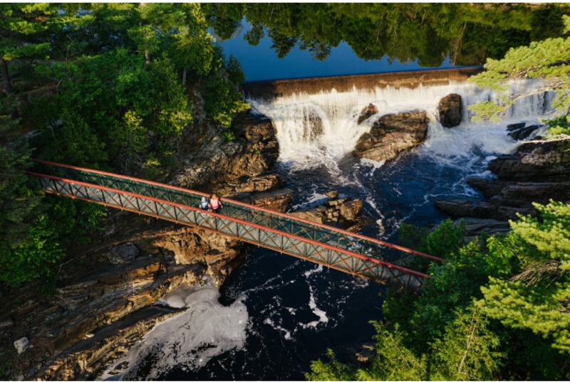 Para vivir experiencias inigualables, organice un viaje a la región Outaouais. Una región de Quebec situada a pocos pasos de la capital de Canadá.