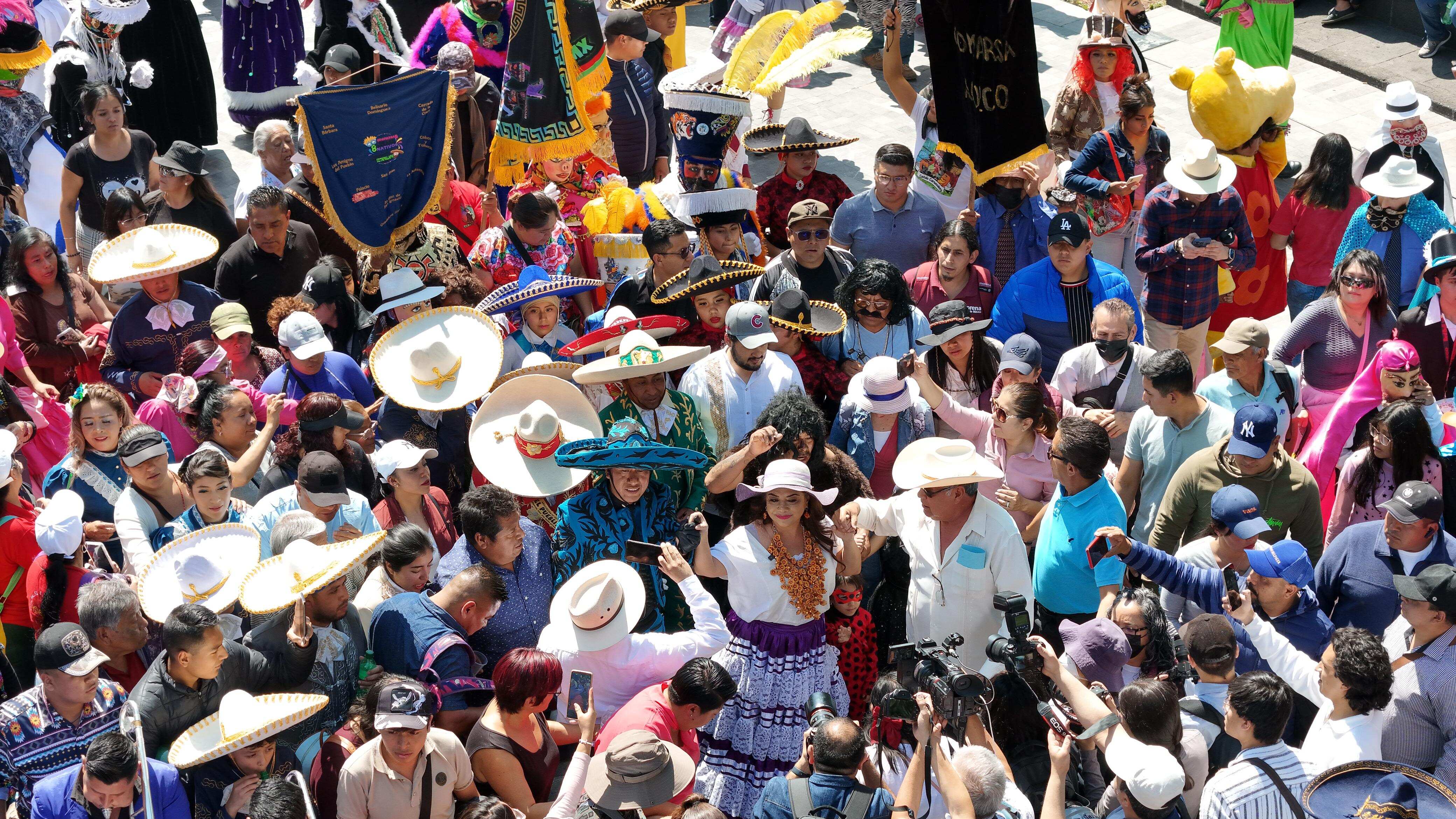 Clara Brugada creará un fondo para rescatar la cultura y tradiciones de los pueblos originarios