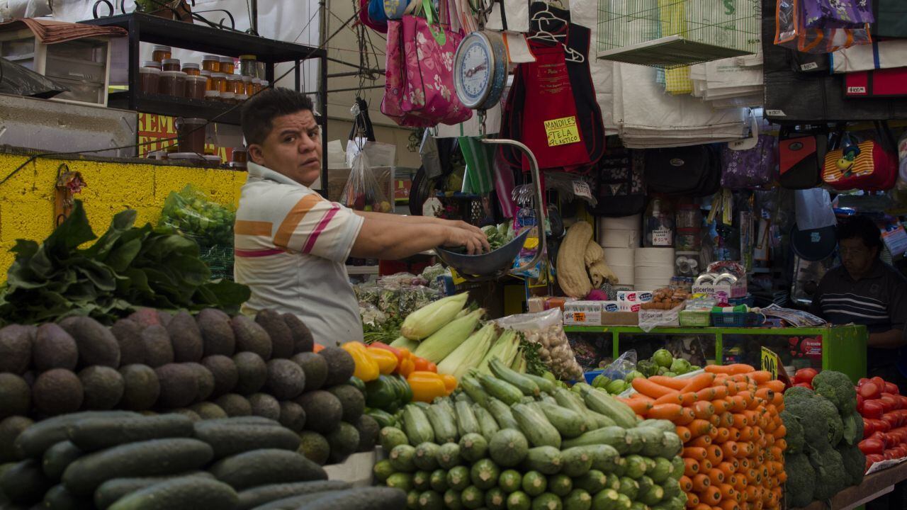 Precios de la canasta básica no bajan ni con el Plan contra la Inflación y la Carestía de AMLO.