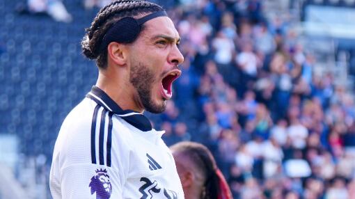 Raúl Jiménez marcó su primer gol de la temporada en Premier League.
