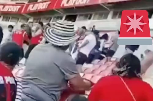 Terror en el Estadio Victoria: Afición huye tras detonaciones en el Necaxa vs. Querétaro Femenil - Video