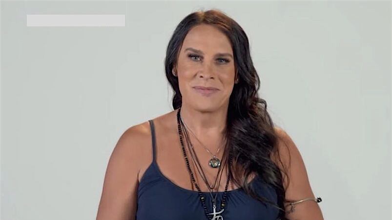 Con su estilo y personalidad le pone "sazón" a sus comentarios.